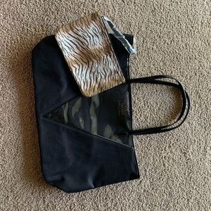 VS tote with wristlet